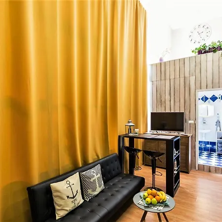 Divinity's Reach - Old Town Center Guest house